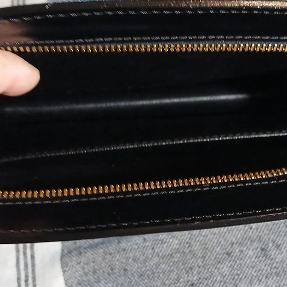 Louis Vuitton Black Epi Clutch Bag - Picture 15 of 16